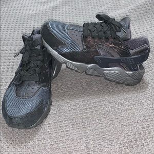 Woman’s Air Huarache Run Premium